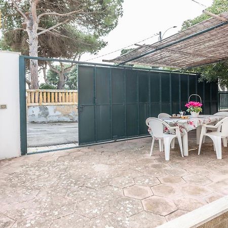 Villetta Bianca Sulla Spiaggia - Apulia Home 加利波利 外观 照片