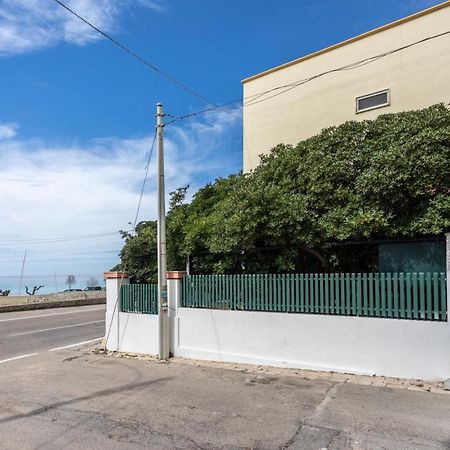 Villetta Bianca Sulla Spiaggia - Apulia Home 加利波利 外观 照片