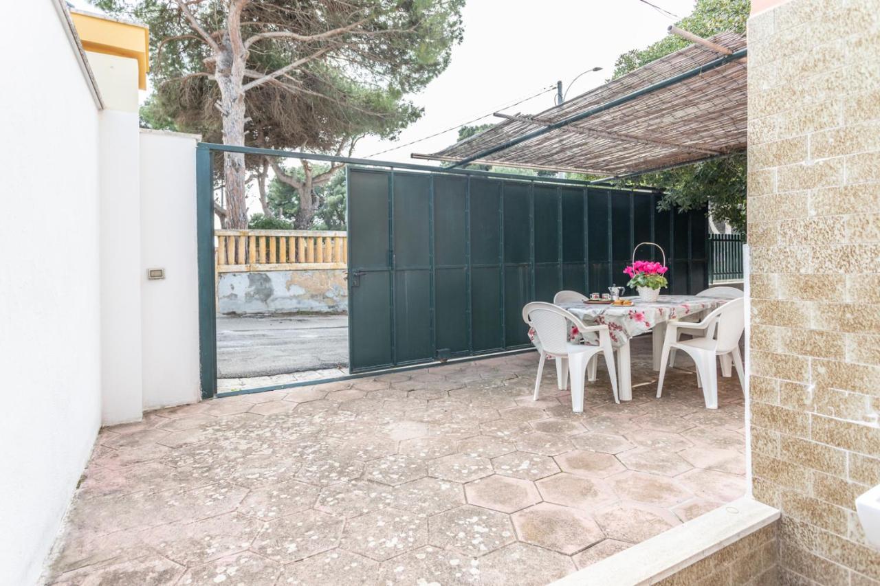 Villetta Bianca Sulla Spiaggia - Apulia Home 加利波利 外观 照片