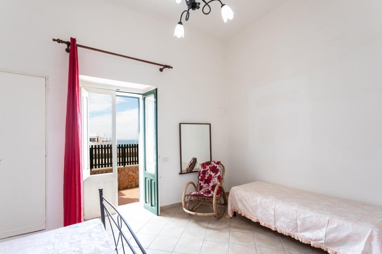 Villetta Bianca Sulla Spiaggia - Apulia Home 加利波利 外观 照片