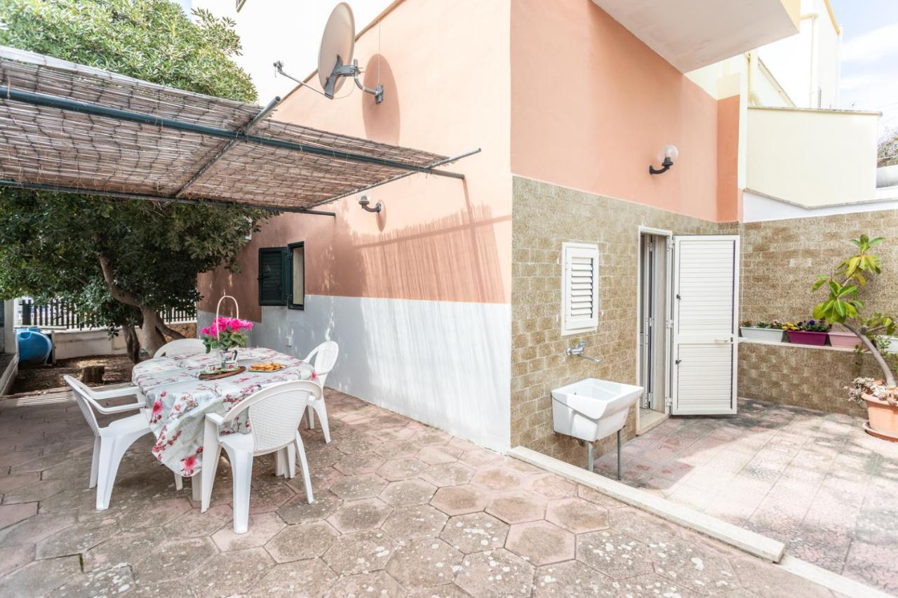 Villetta Bianca Sulla Spiaggia - Apulia Home 加利波利 外观 照片