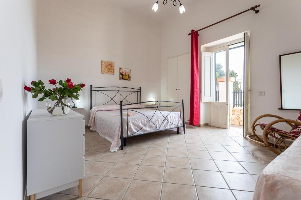 Villetta Bianca Sulla Spiaggia - Apulia Home 加利波利 外观 照片