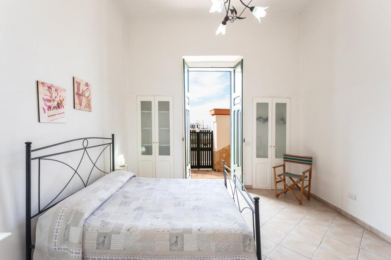 Villetta Bianca Sulla Spiaggia - Apulia Home 加利波利 外观 照片