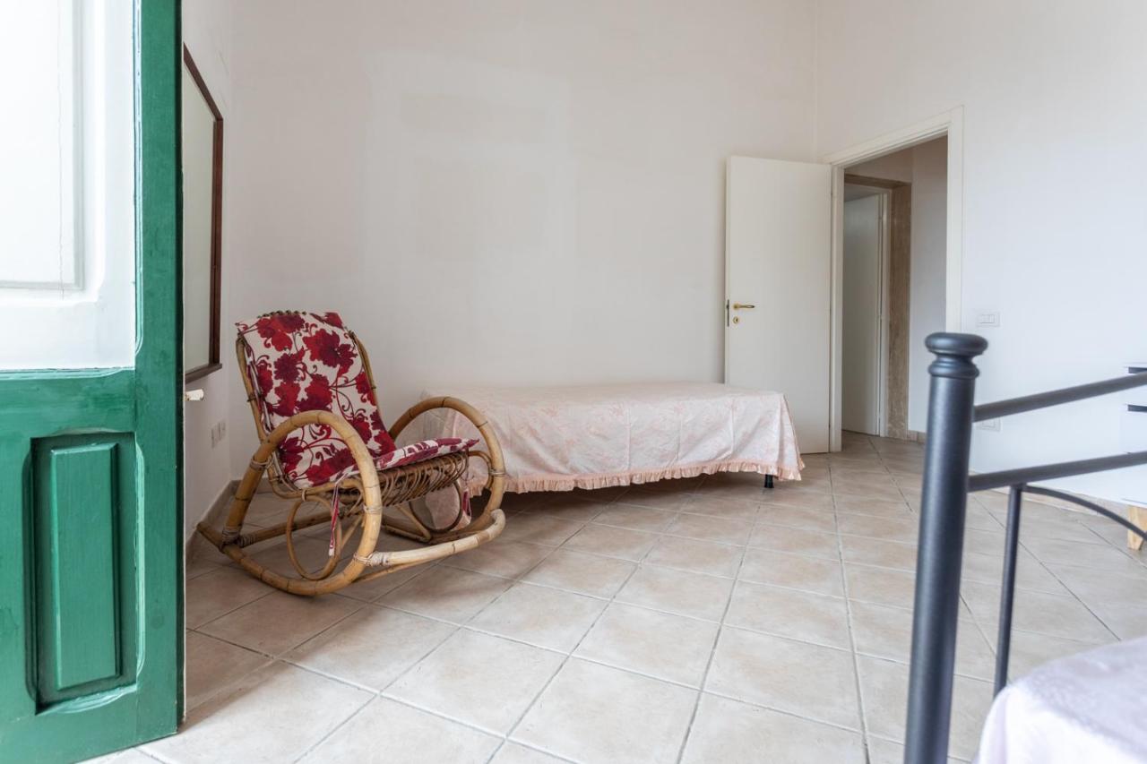 Villetta Bianca Sulla Spiaggia - Apulia Home 加利波利 外观 照片